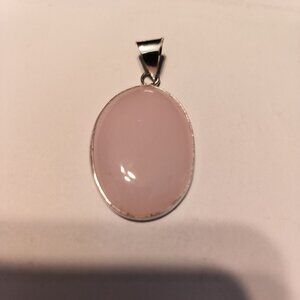 LIGHT ROSE QUARTZ SET IN SILVER PENDANT